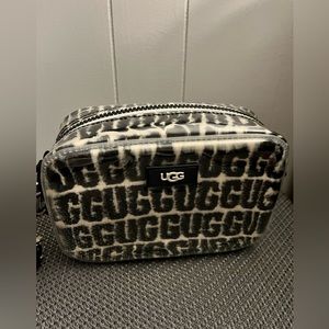 UGG Crossbody